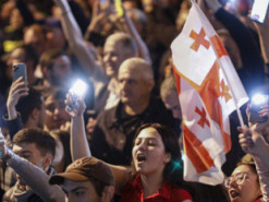Прем'єр Грузії обіцяє попри протести ухвалити закон про "іноагентів", щоб "умиротворити" країну